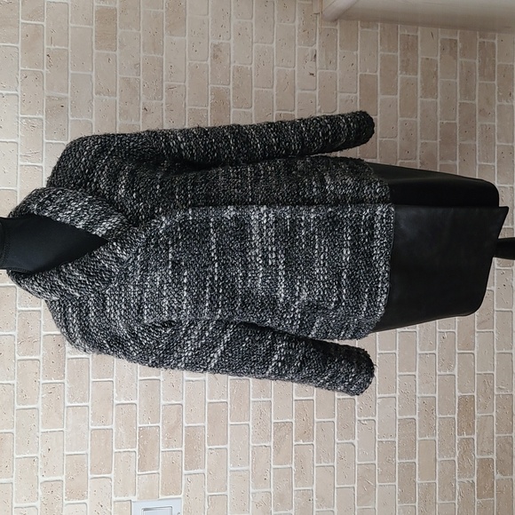 Danier Women's Black Wool Blend and Leather Coat (Sz M) - Picture 1 of 15